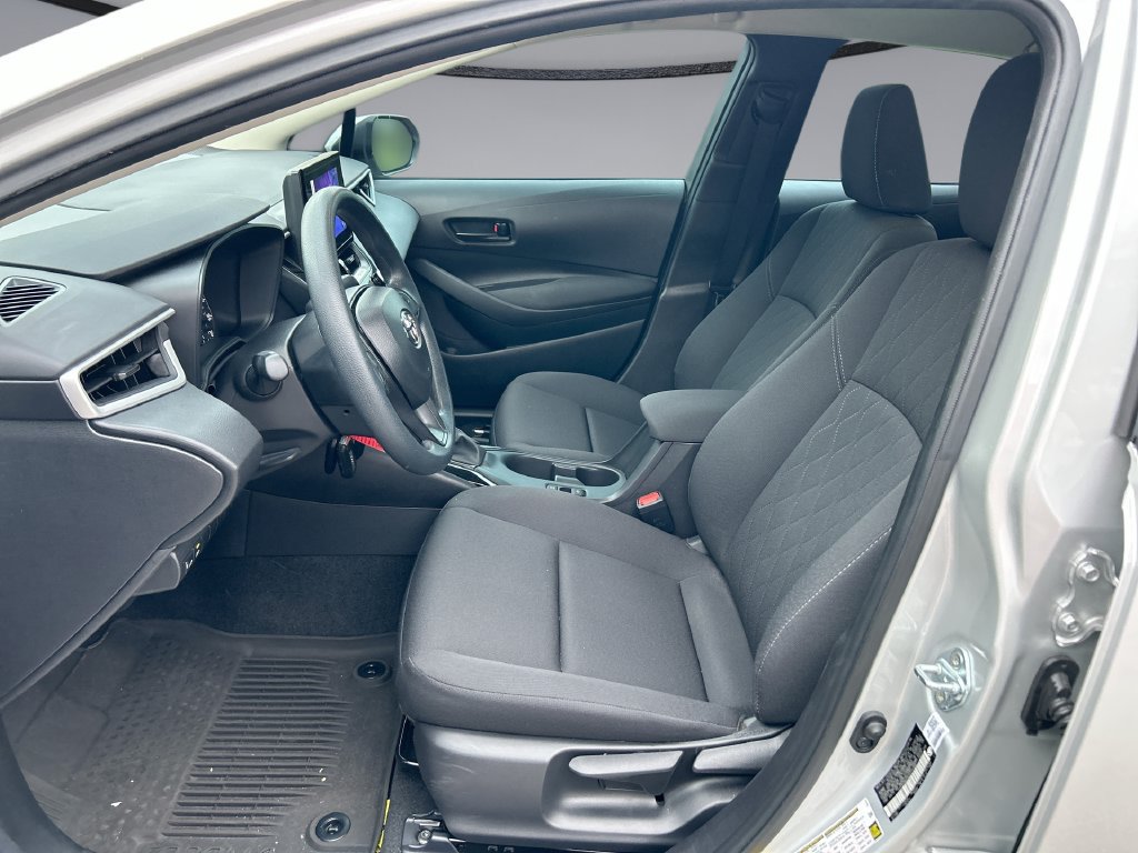 Used 2025 Toyota Corolla LE FWD image 11