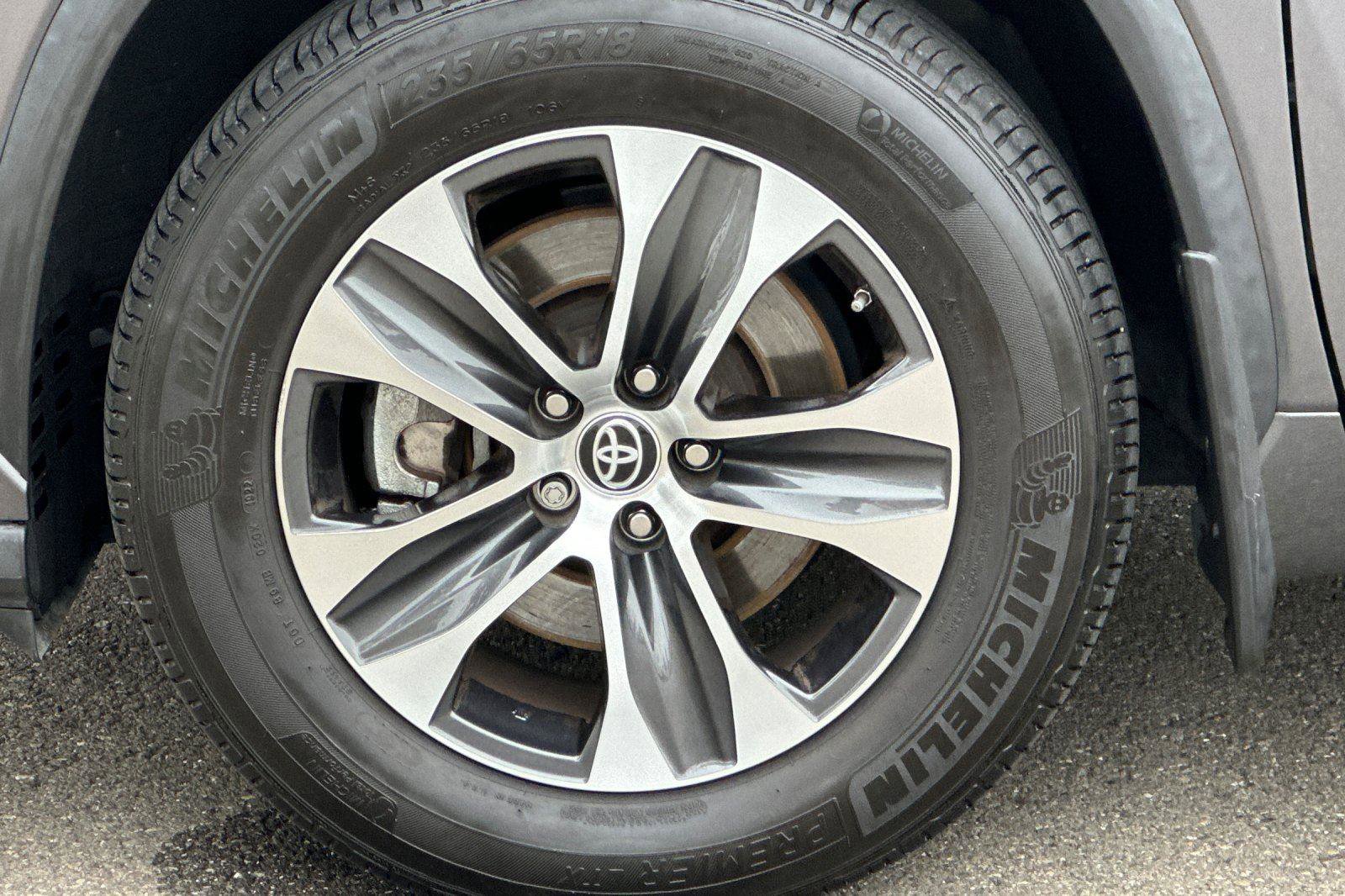 Used 2022 Toyota Highlander XLE image 28