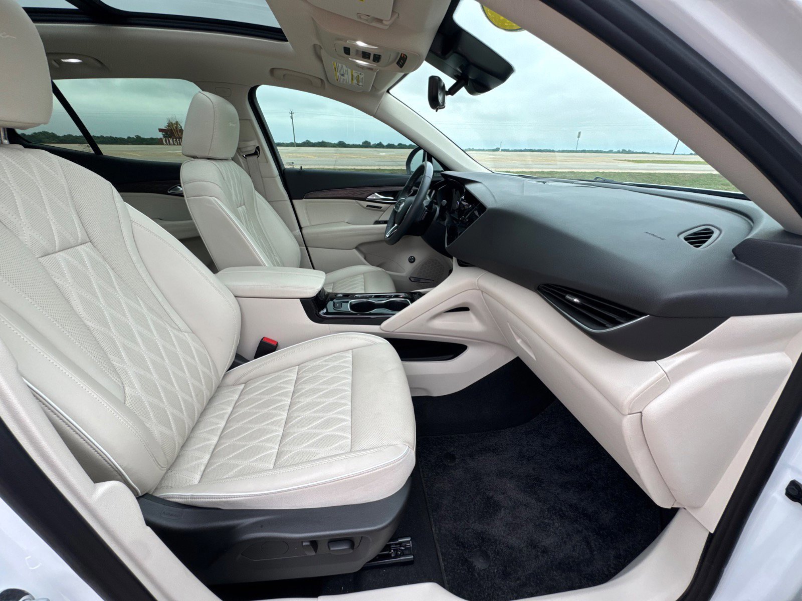 Used 2023 Buick Envision Avenir AWD/4WD image 18
