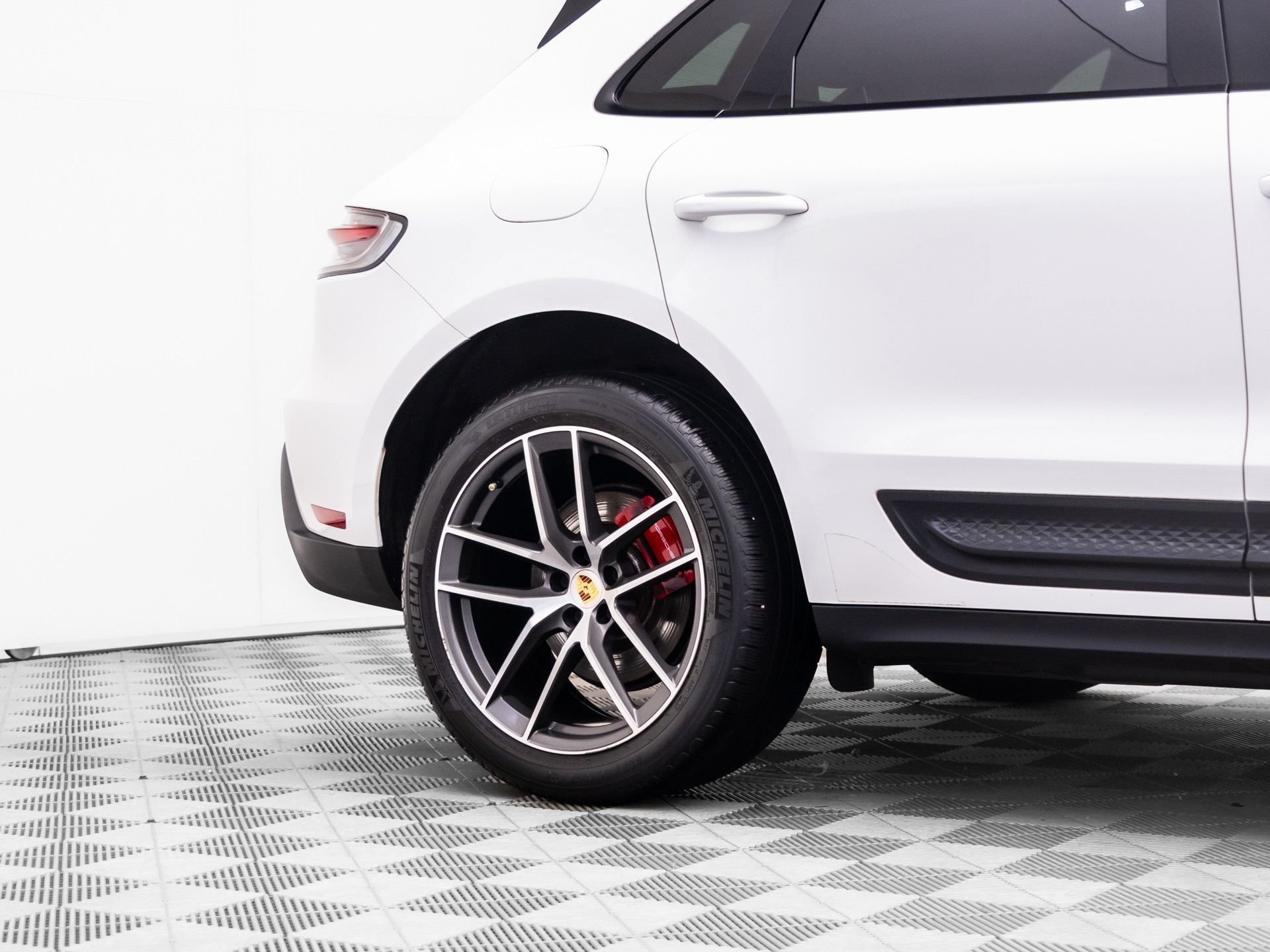 Used 2023 Porsche Macan S AWD/4WD image 32