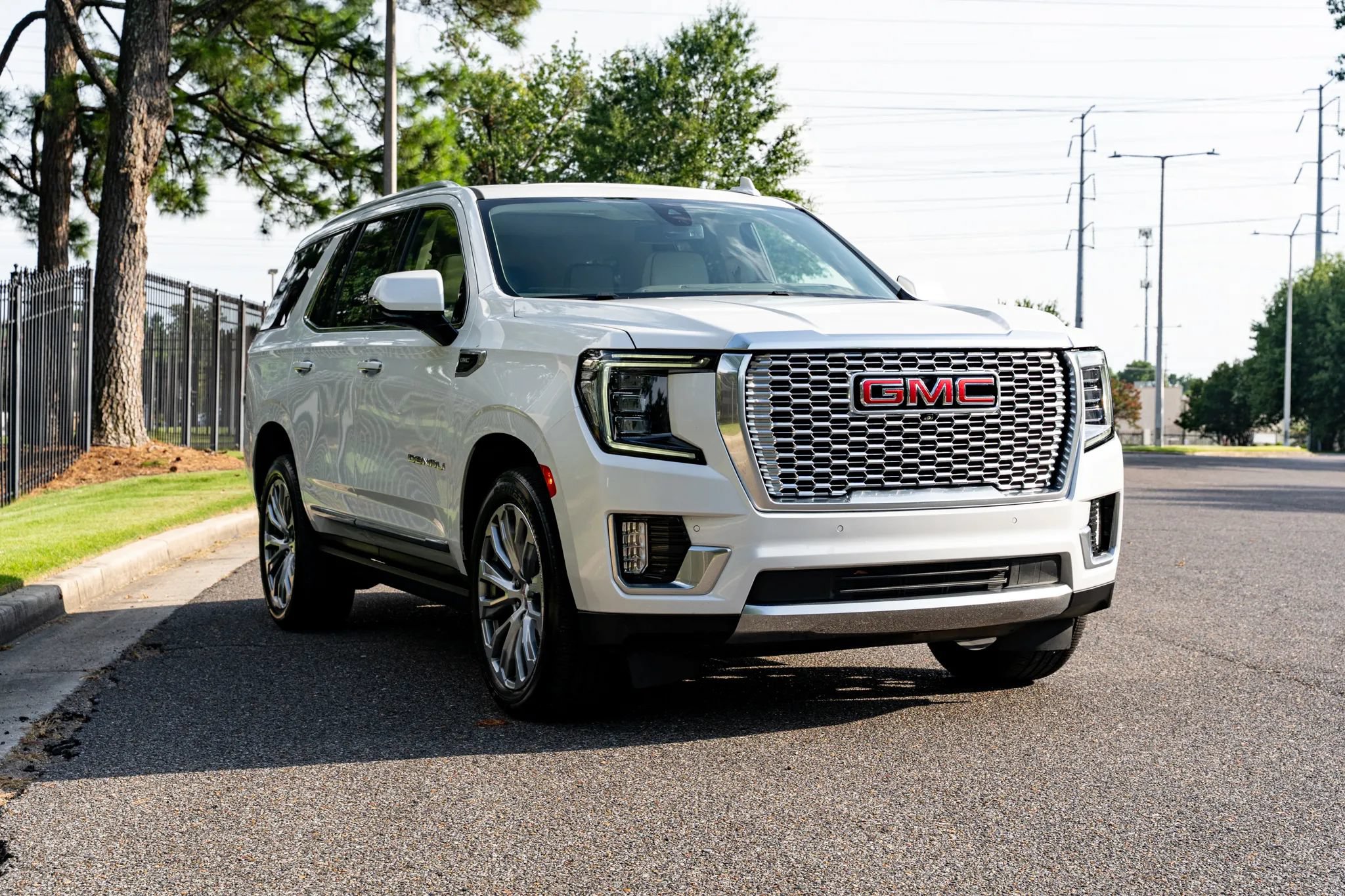 Used 2022 GMC Yukon Denali AWD/4WD image 3