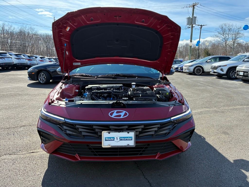 Used 2025 Hyundai Elantra Sport image 9