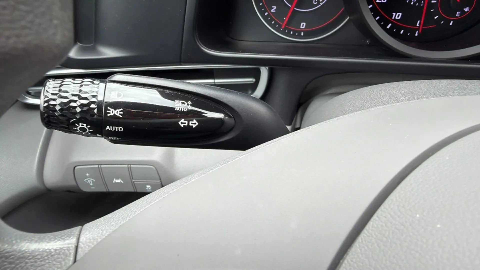 Used 2023 Hyundai Elantra SEL FWD image 14