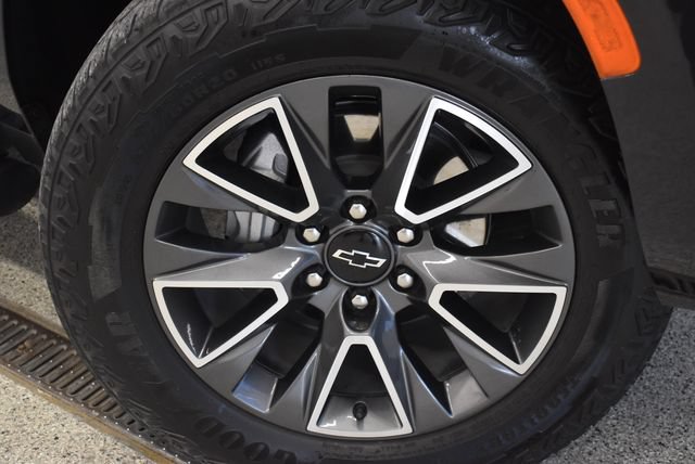 Used 2024 Chevrolet Tahoe Z71 w/ Luxury Package AWD/4WD image 30