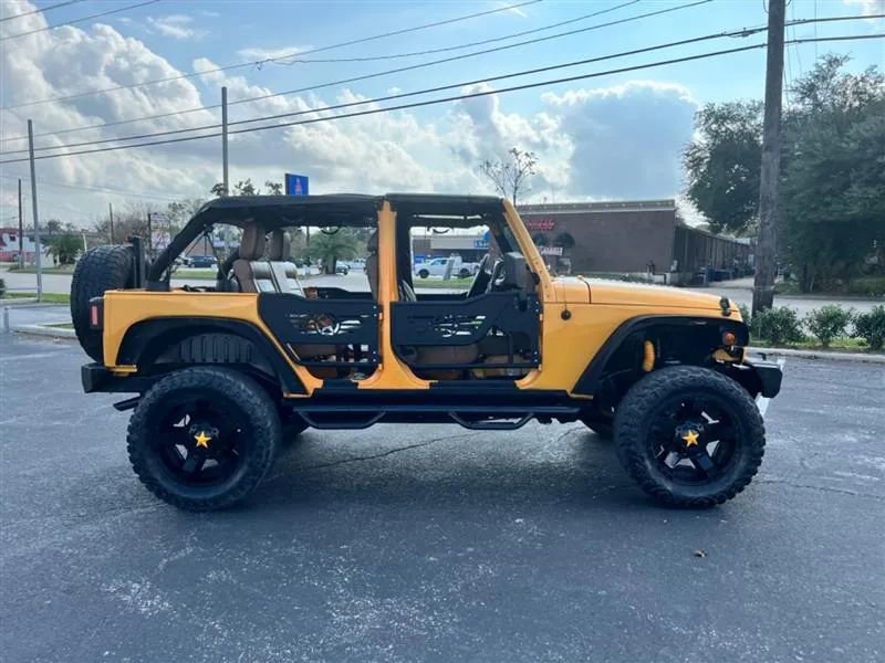 Used 2012 Jeep Wrangler Unlimited Rubicon w/ Connectivity Group AWD/4WD image 4