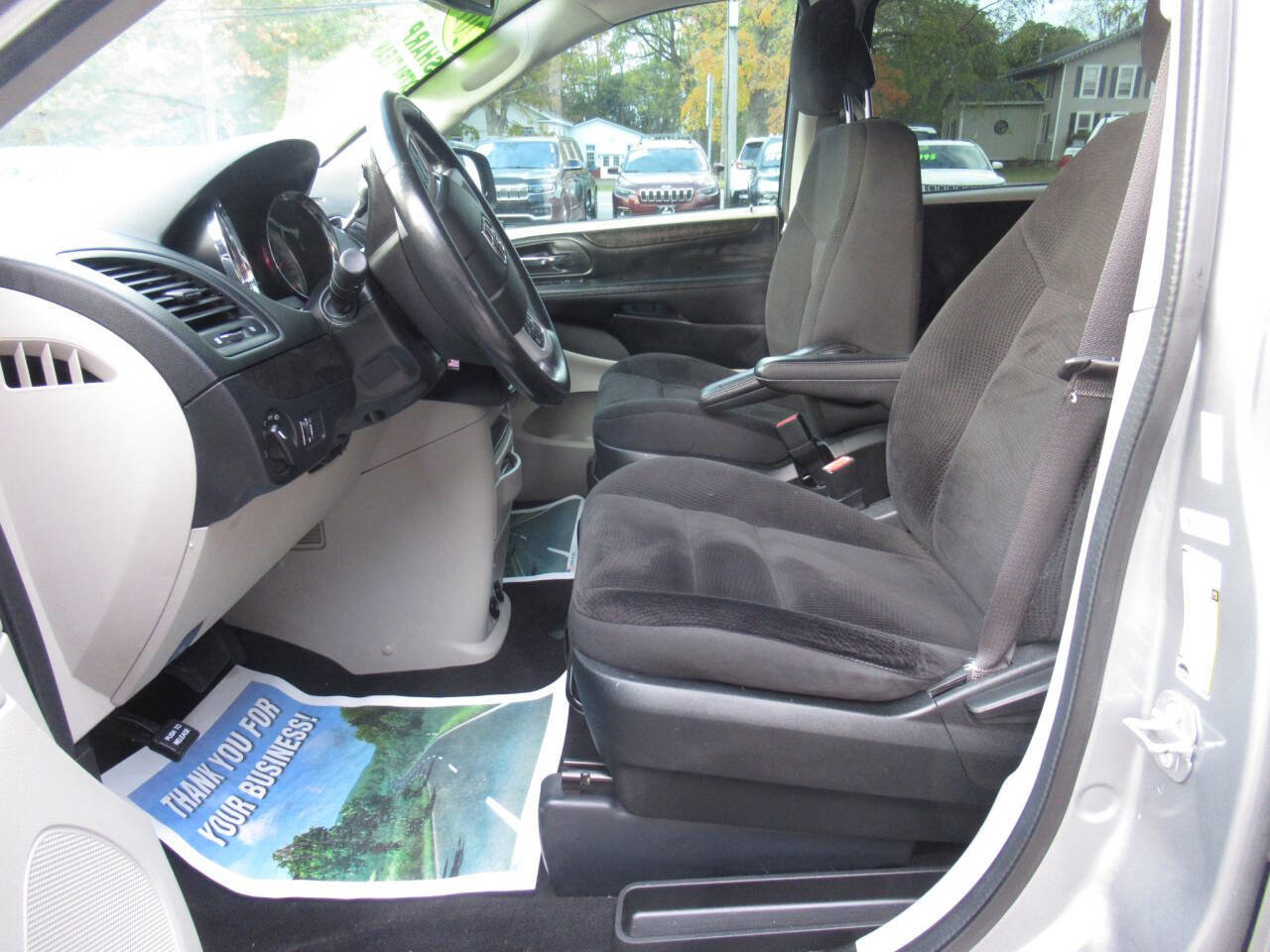 Used 2019 Dodge Grand Caravan SE w/ UConnect Hands-Free Group image 18