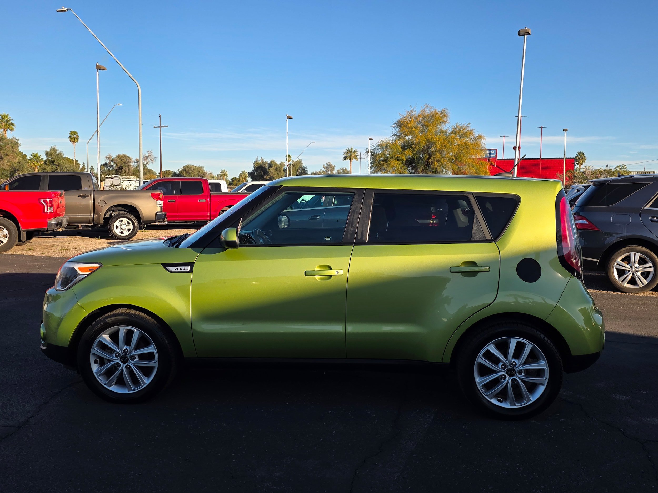 Used 2018 Kia Soul + FWD image 2
