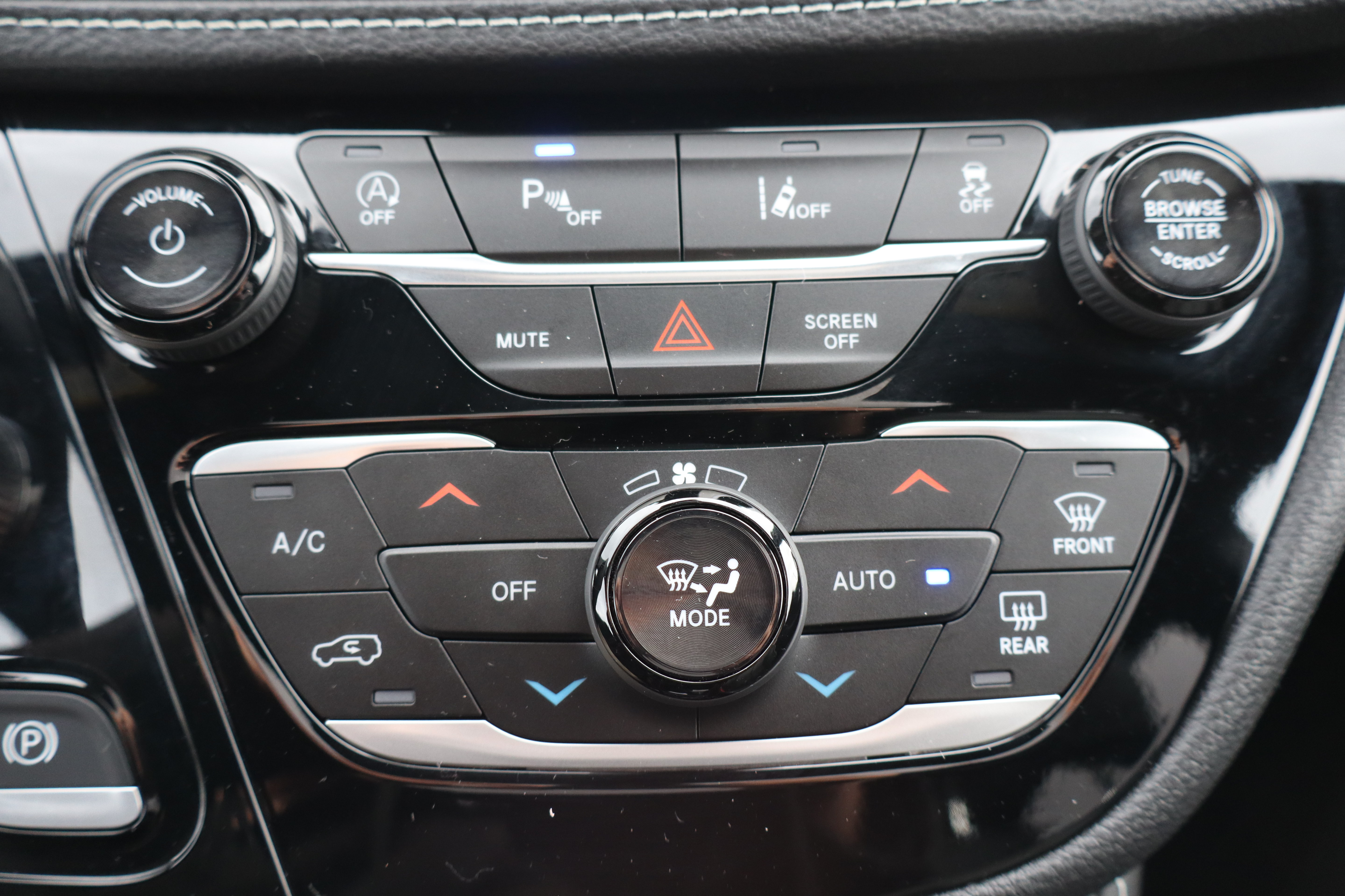 Used 2025 Chrysler Pacifica Limited FWD image 25