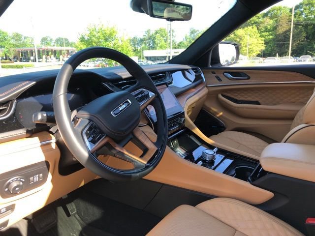 Used 2025 Jeep Grand Cherokee Summit image 15