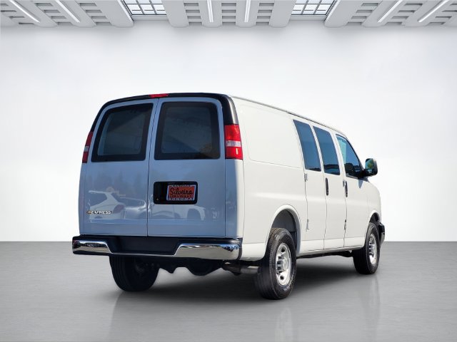 Used 2025 Chevrolet Express 2500 w/ Driver Convenience Package RWD image 4