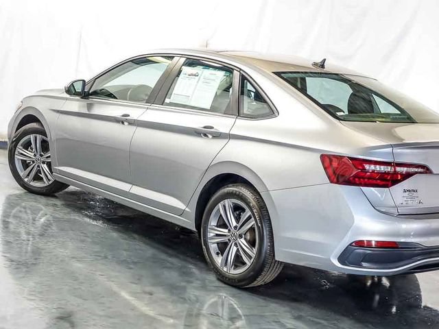 Used 2024 Volkswagen Jetta SE FWD image 11