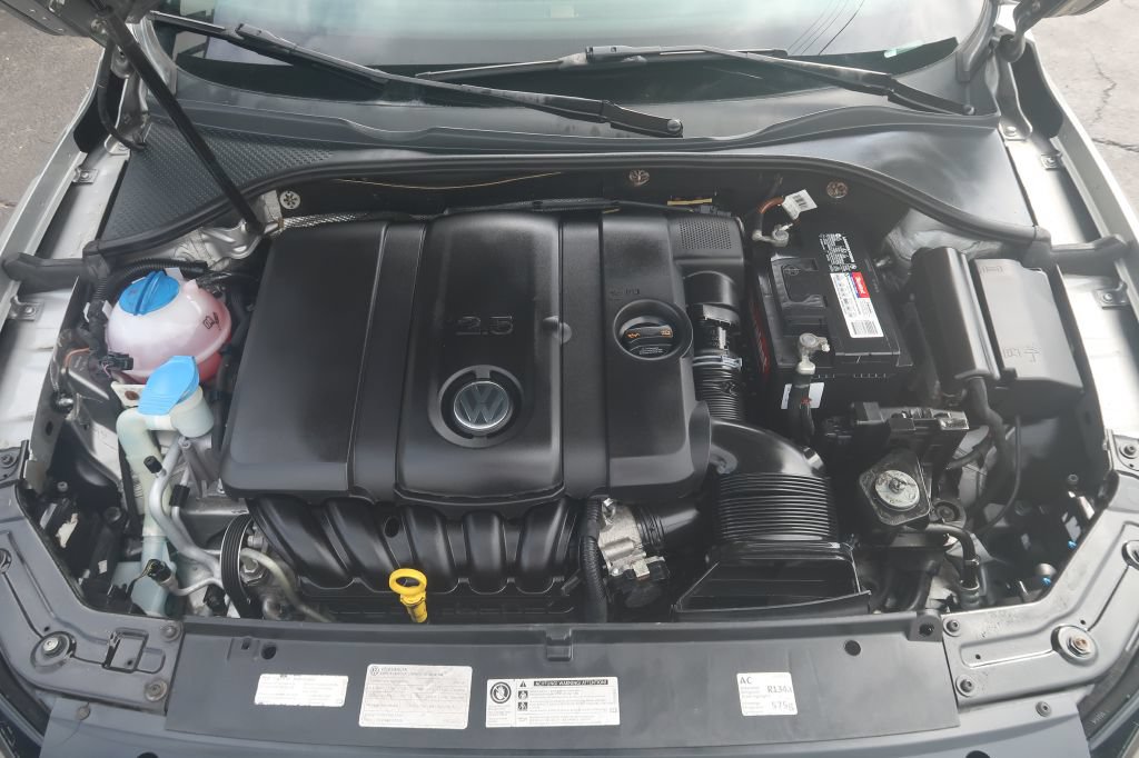 Used 2014 Volkswagen Passat 2.5 SE FWD image 12