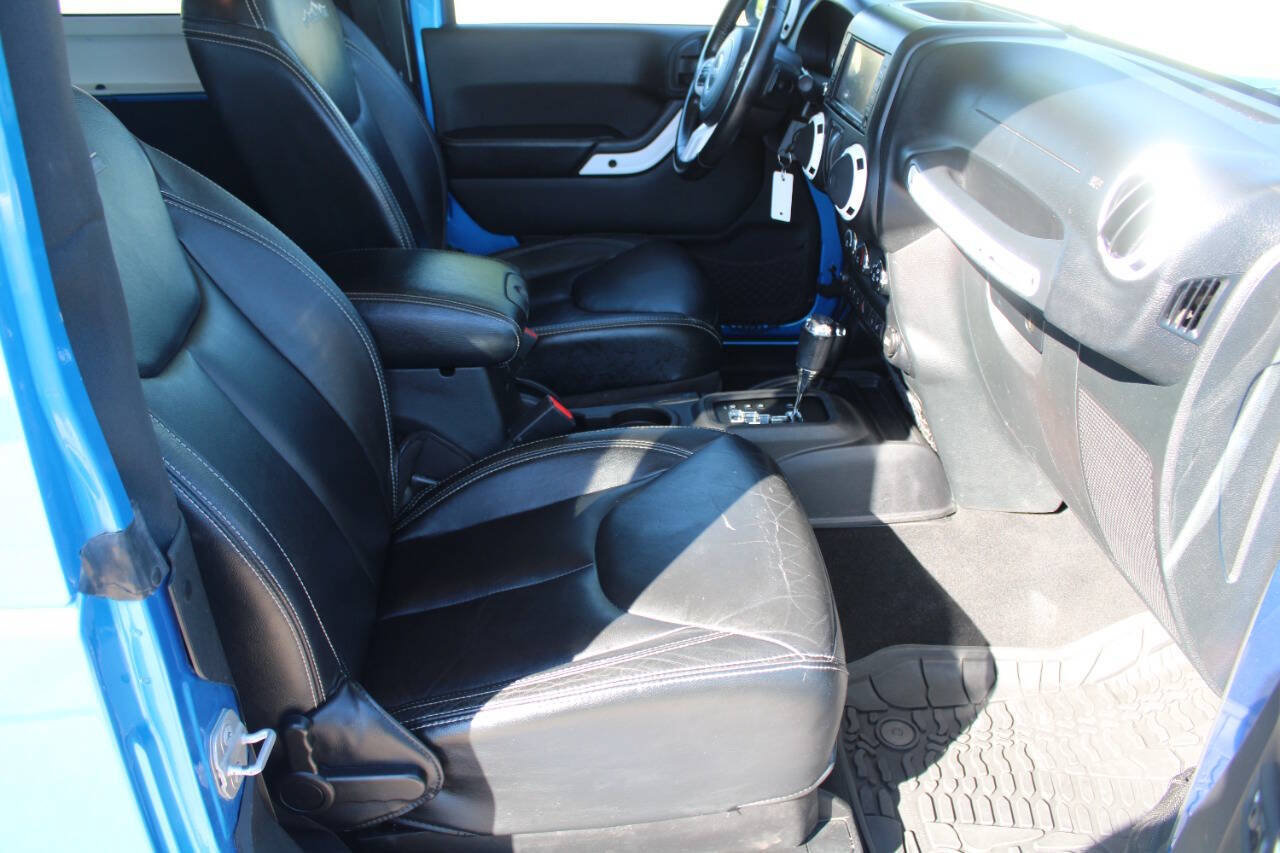 Used 2014 Jeep Wrangler Sahara AWD/4WD image 10