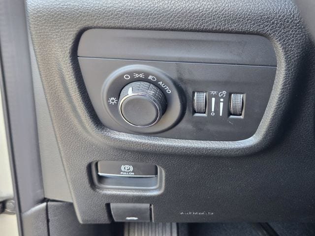 New 2025 Jeep Grand Cherokee Altitude AWD/4WD image 16