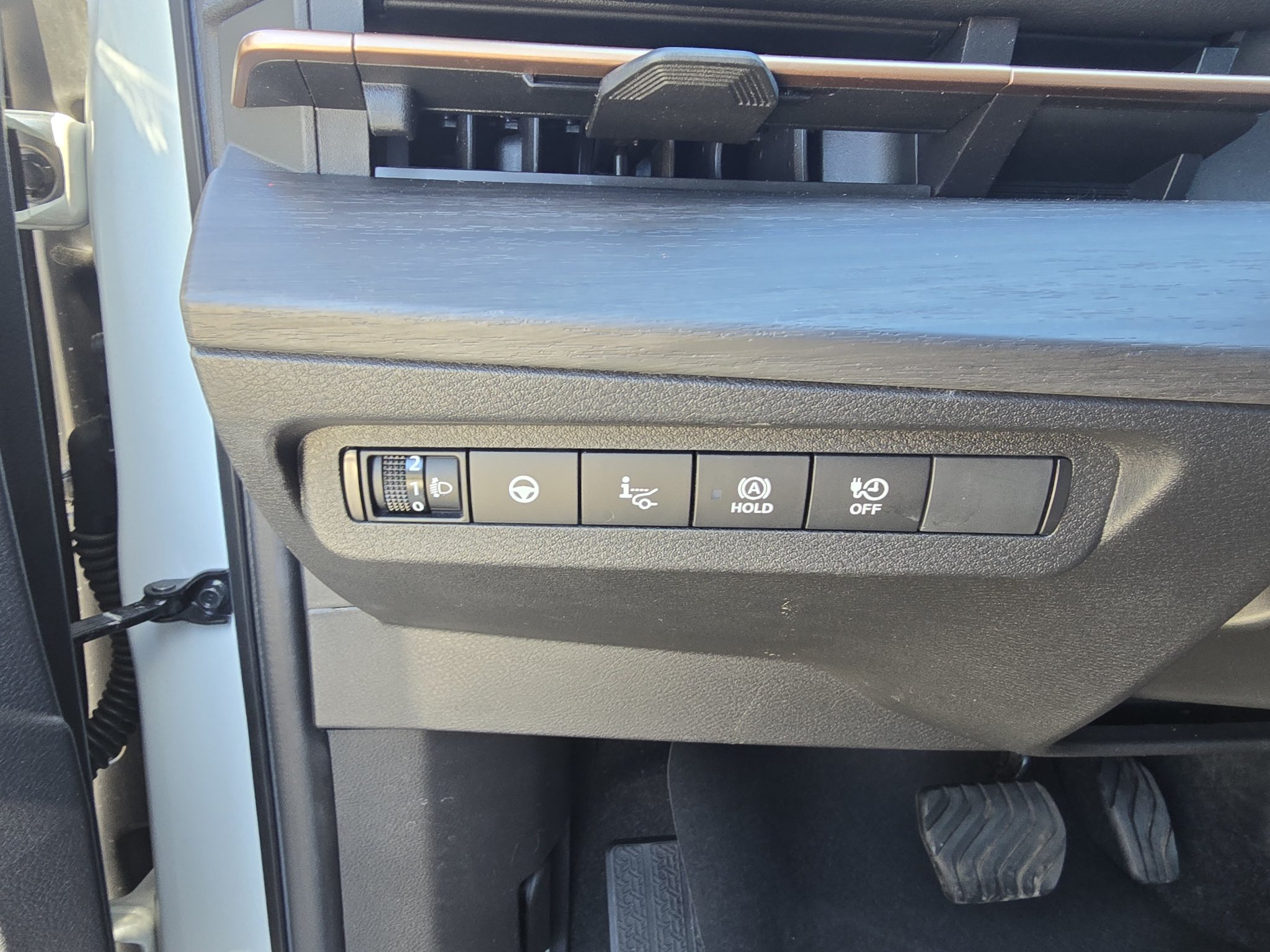 Used 2024 Nissan Ariya AWD image 19