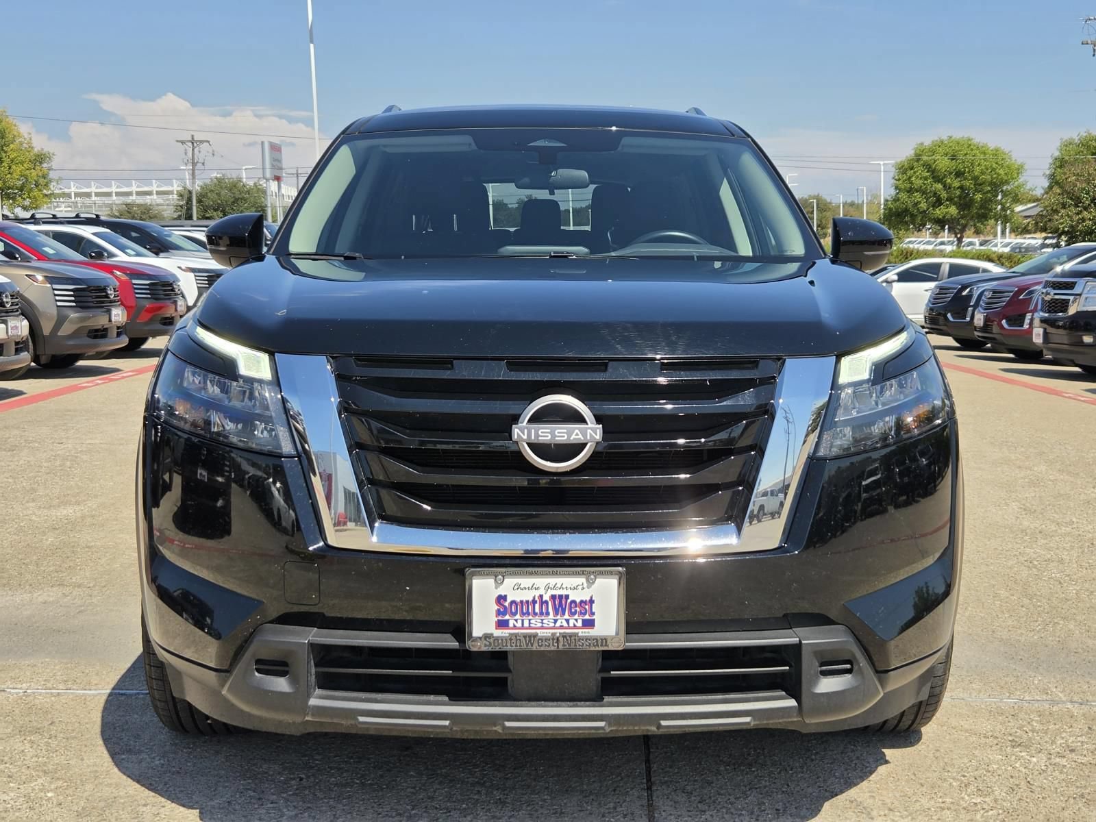 Certified 2025 Nissan Pathfinder SV FWD image 2