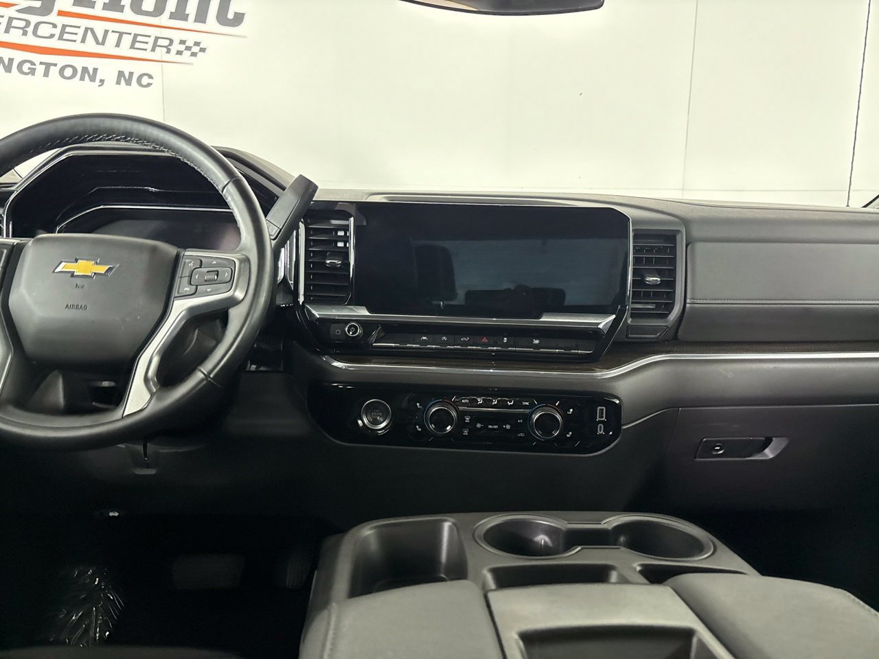 Used 2024 Chevrolet Silverado 1500 LT AWD/4WD image 25