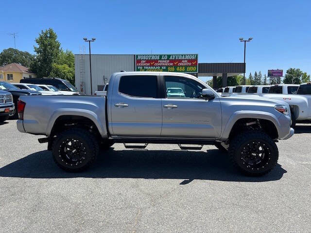 Used 2019 Toyota Tacoma TRD Sport image 8