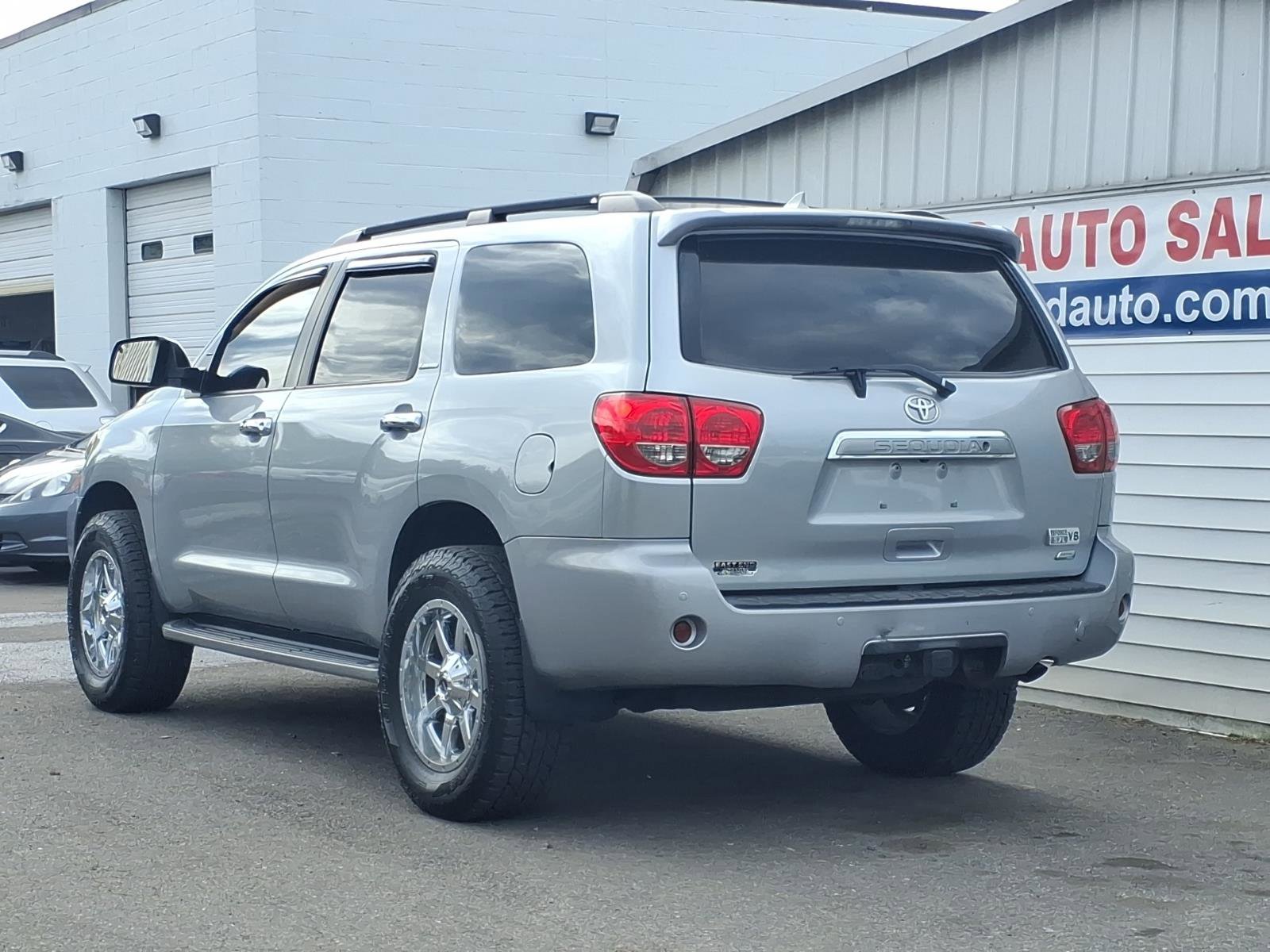 Used 2015 Toyota Sequoia Limited AWD/4WD image 3