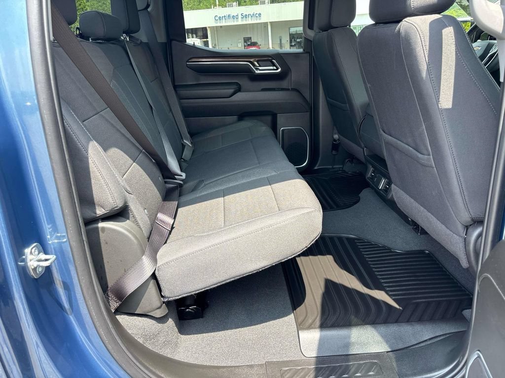 Used 2024 Chevrolet Silverado 1500 LT AWD/4WD image 16