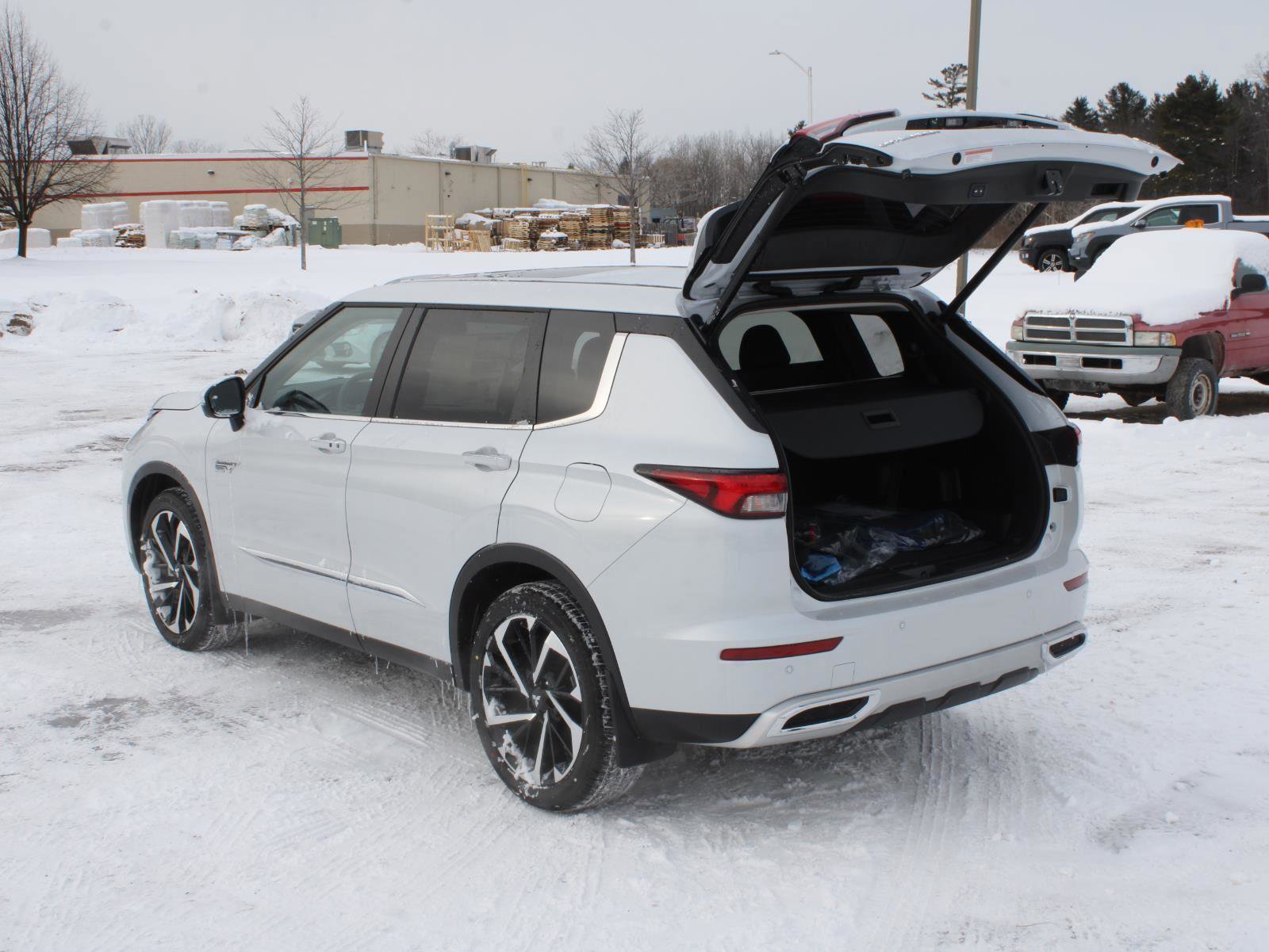 New 2025 Mitsubishi Outlander SE image 7