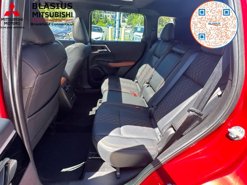 Used 2023 Mitsubishi Outlander SEL AWD/4WD image 34