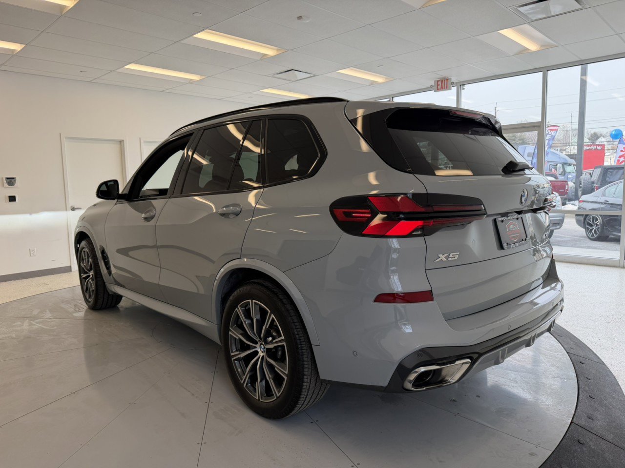 Used 2024 BMW X5 xDrive40i w/ M Sport Package image 70