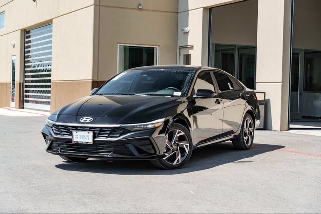 New 2025 Hyundai Elantra Sport FWD image 2
