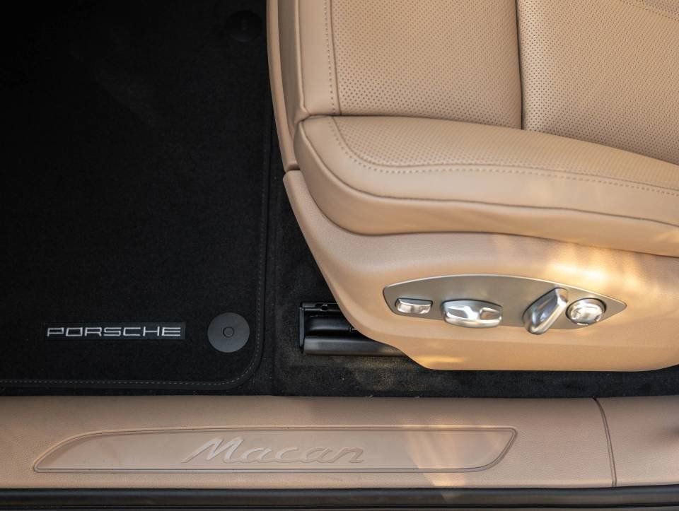 Certified 2026 Porsche Macan image 20