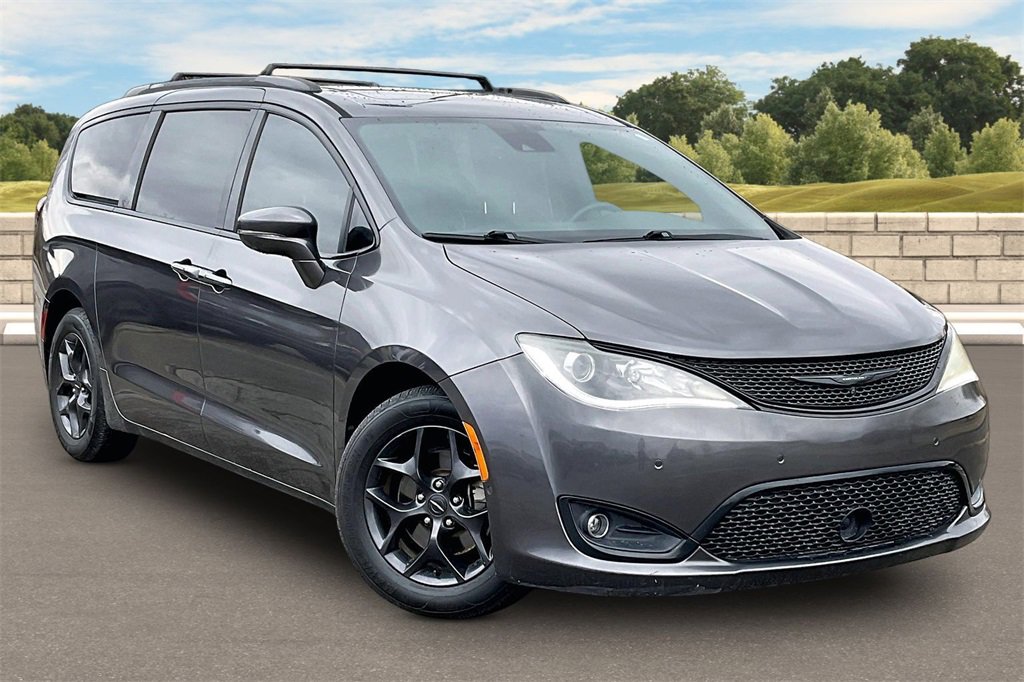Used 2018 Chrysler Pacifica Limited w/ Advanced Safetytec Group image 2