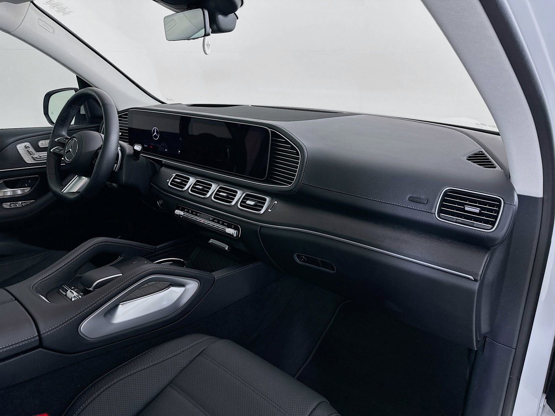 Certified 2024 Mercedes-Benz GLS 580 4MATIC image 33