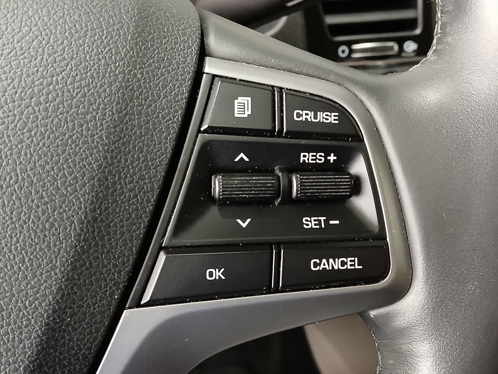 Used 2017 Hyundai Elantra Limited w/ Limited Tech Package 04 FWD image 27