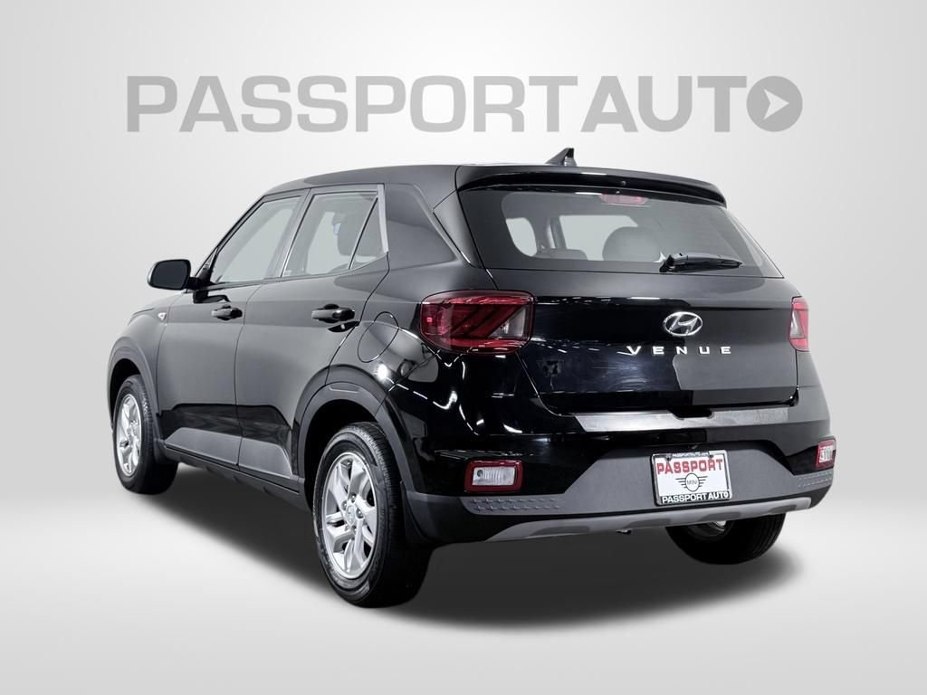 Used 2022 Hyundai Venue SE FWD image 5