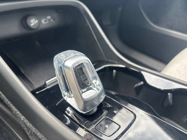 Used 2023 Volvo XC40 Recharge Ultimate AWD/4WD image 13