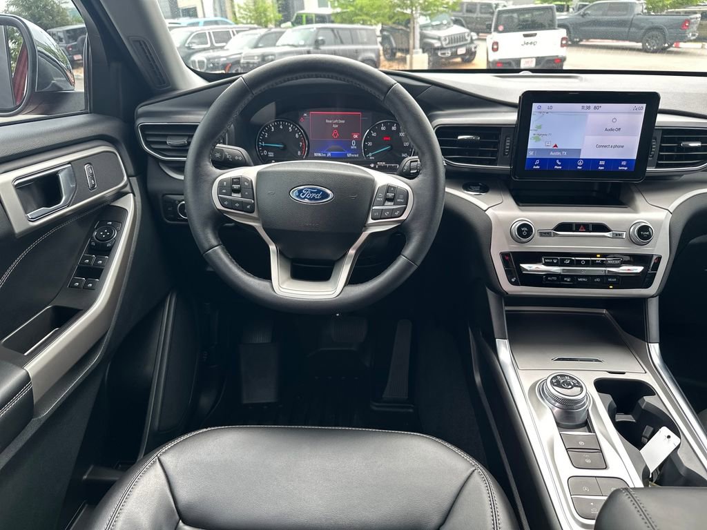 Used 2024 Ford Explorer XLT w/ Equipment Group 202A RWD image 28
