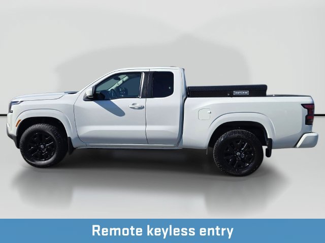 Used 2022 Nissan Frontier SV AWD/4WD image 2