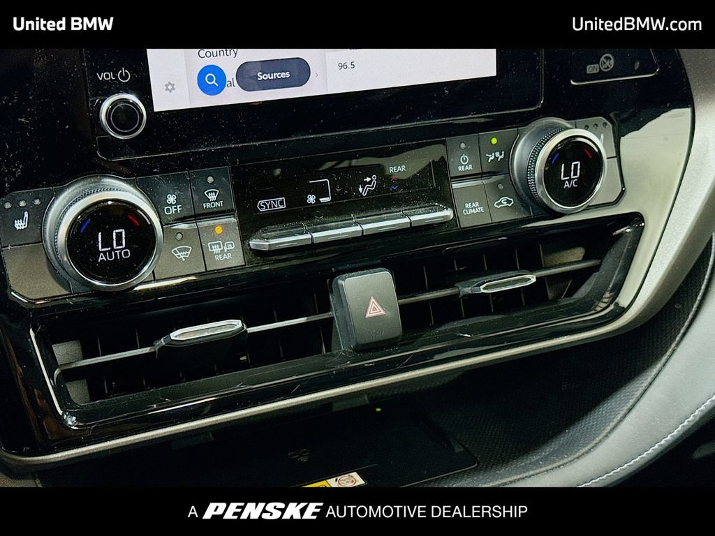 Used 2023 Toyota Highlander XLE FWD image 10