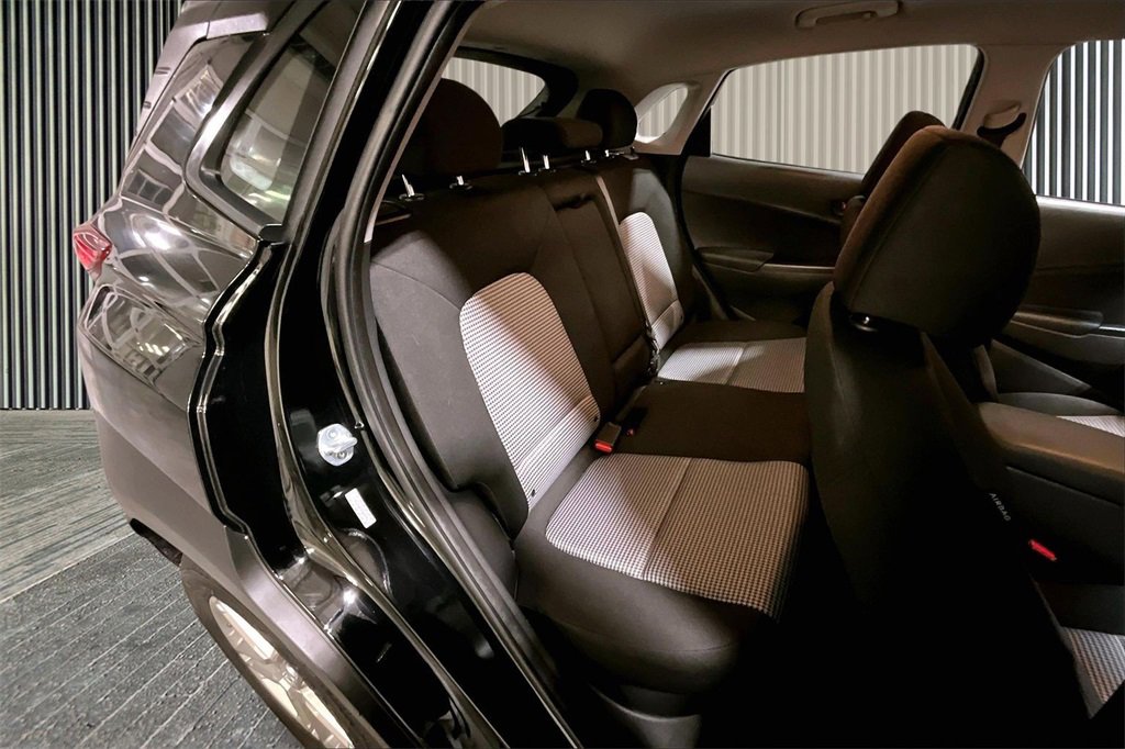 Used 2023 Hyundai Kona SE image 21