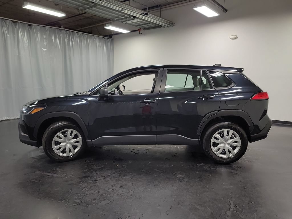 Used 2025 Toyota Corolla Cross L FWD image 5
