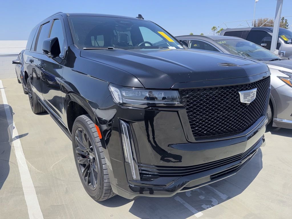 Used 2023 Cadillac Escalade ESV Sport Platinum w/ LPO, ONYX Package AWD/4WD image 3