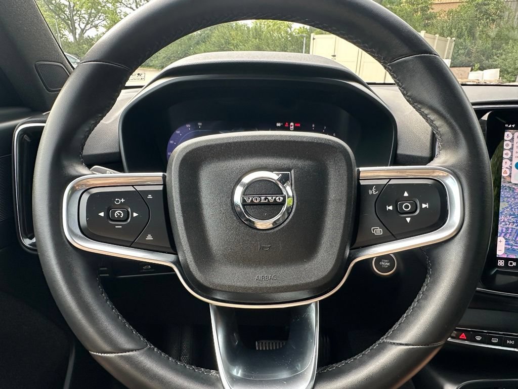 Used 2023 Volvo XC40 B5 Plus AWD/4WD image 27