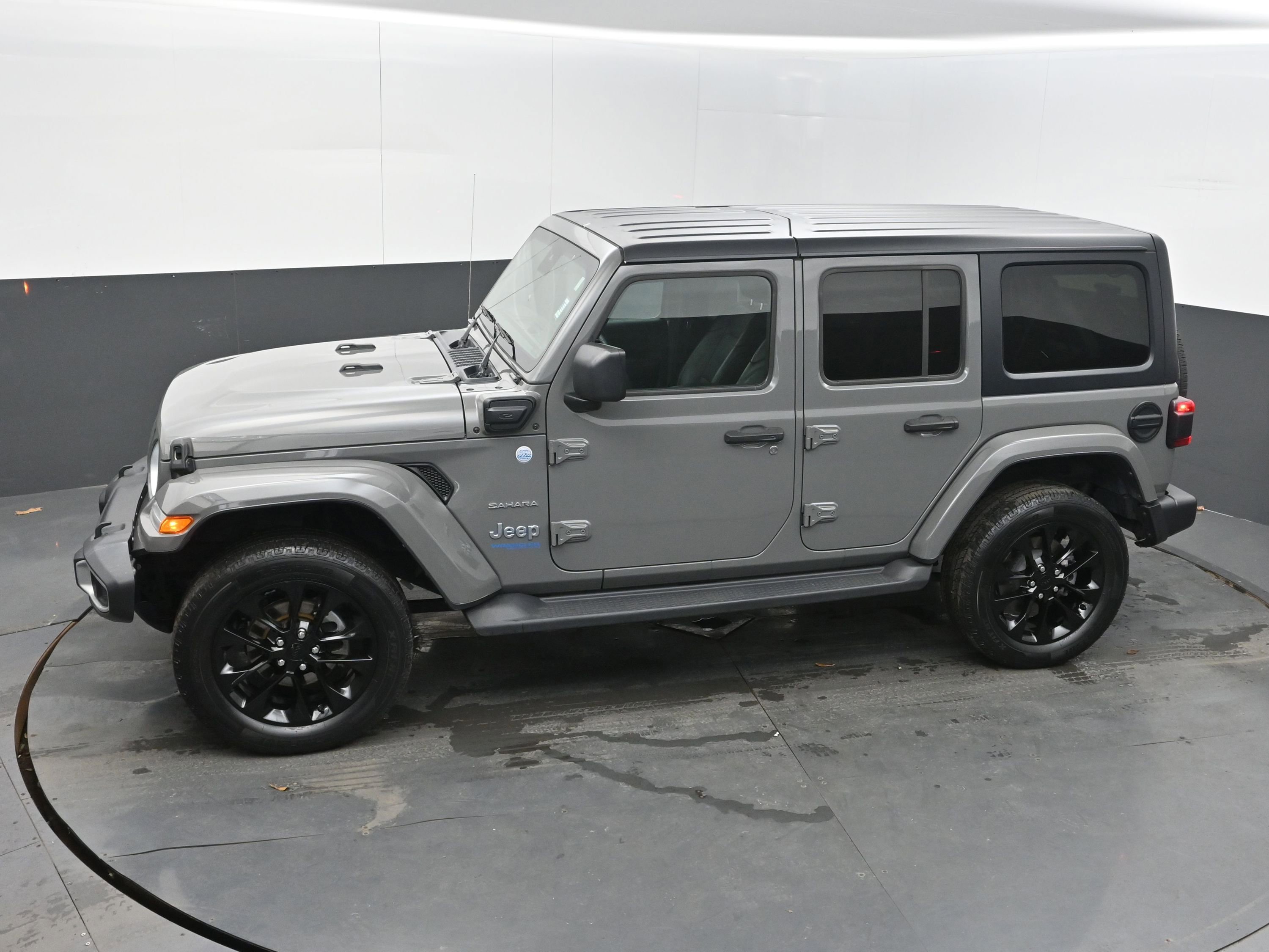 Used 2021 Jeep Wrangler Unlimited Sahara w/ Cold Weather Group image 32