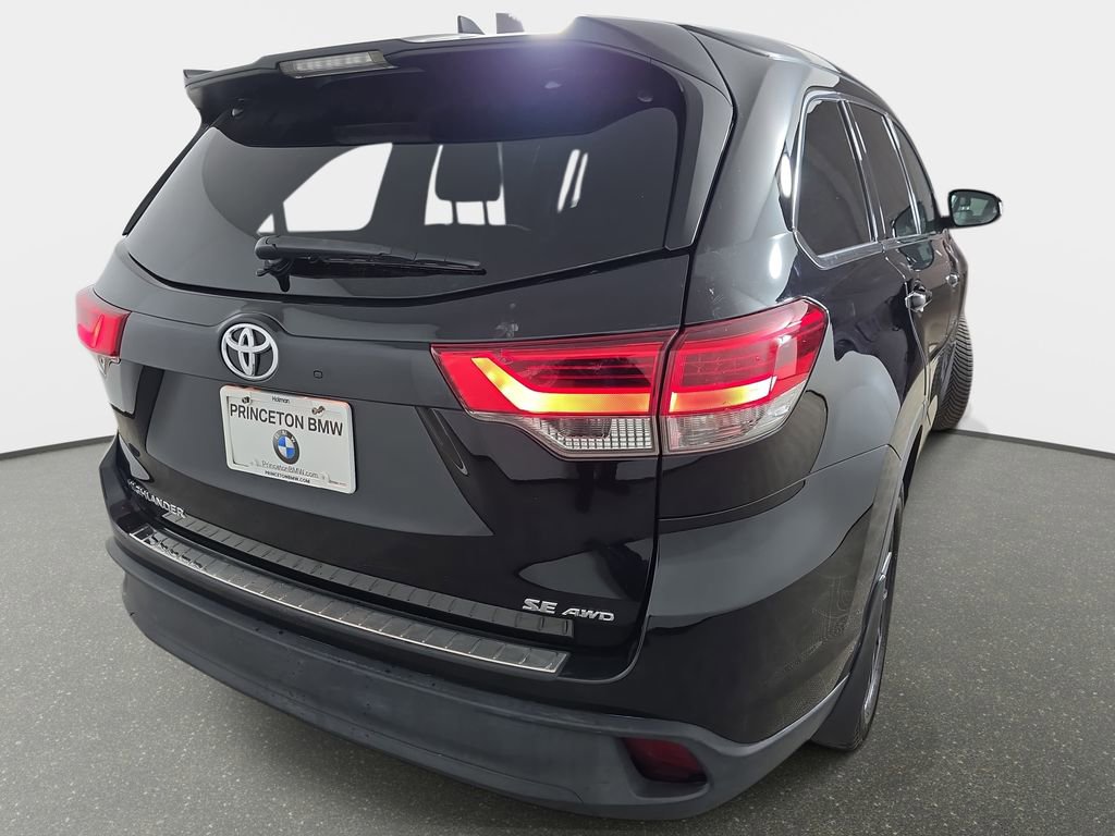 Used 2017 Toyota Highlander SE image 40