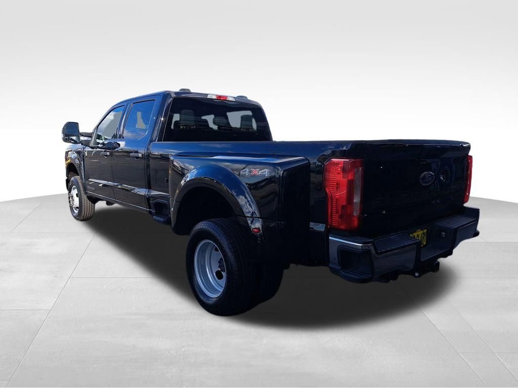 Used 2024 Ford F350 XLT AWD/4WD image 3