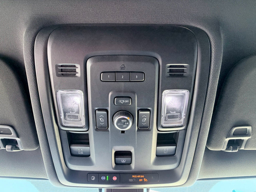 Used 2022 Chevrolet Tahoe Z71 w/ Z71 Off-Road Package AWD/4WD image 19