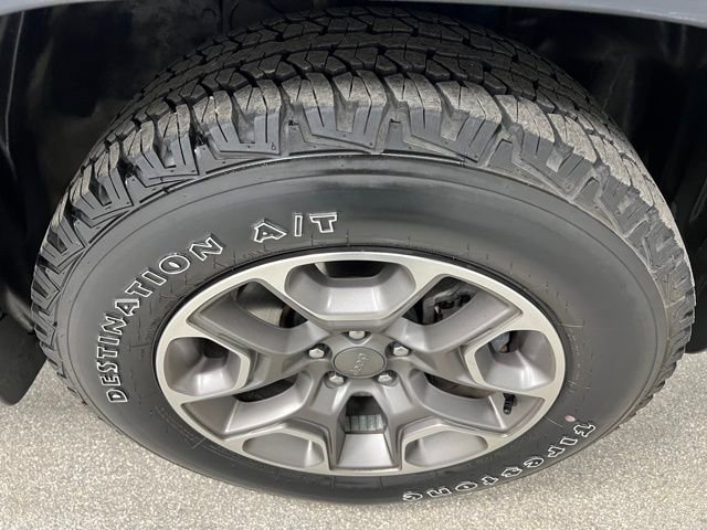 Used 2020 Jeep Cherokee Trailhawk w/ Technology Group image 16