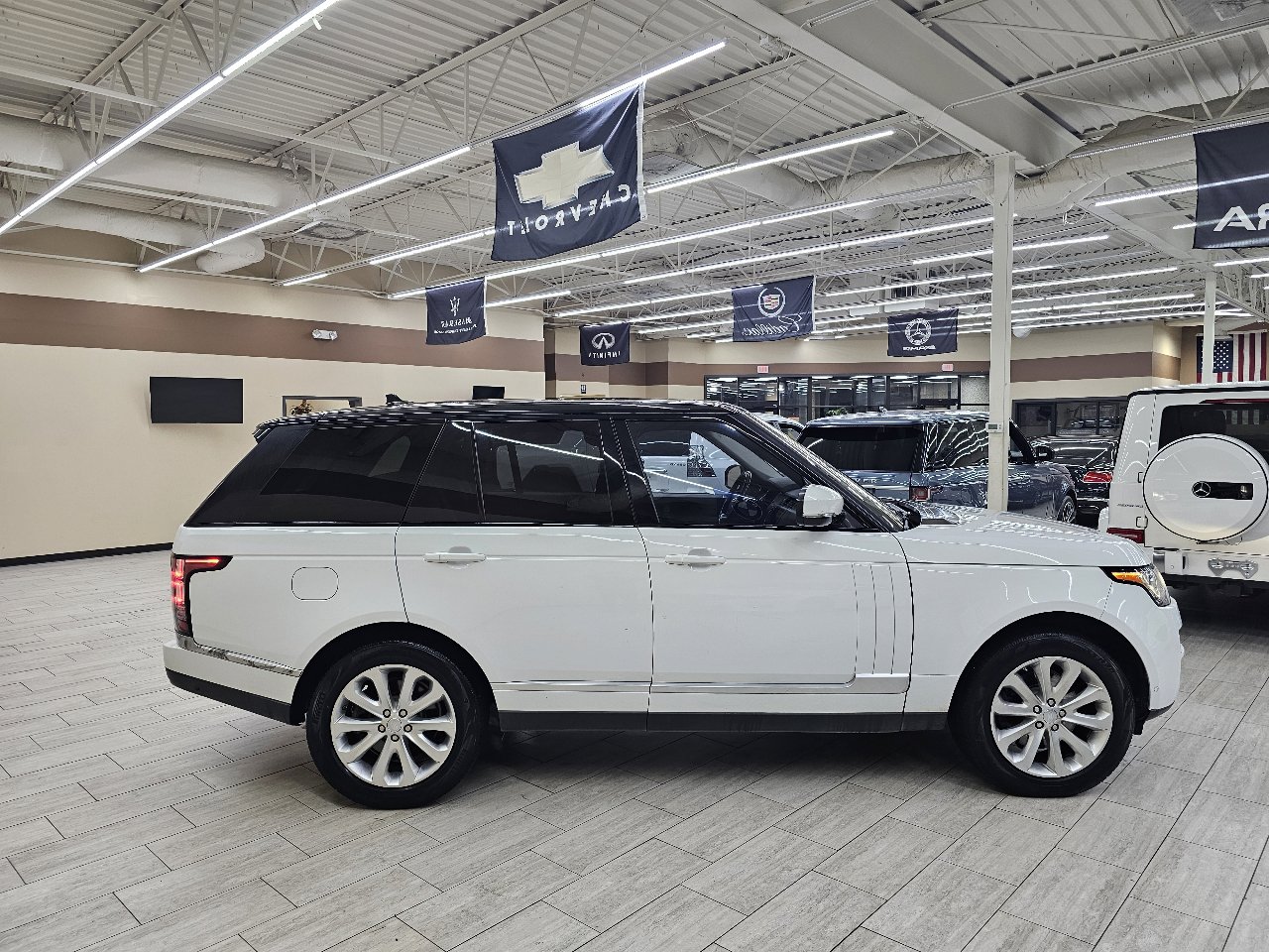 Used 2016 Land Rover Range Rover HSE image 6