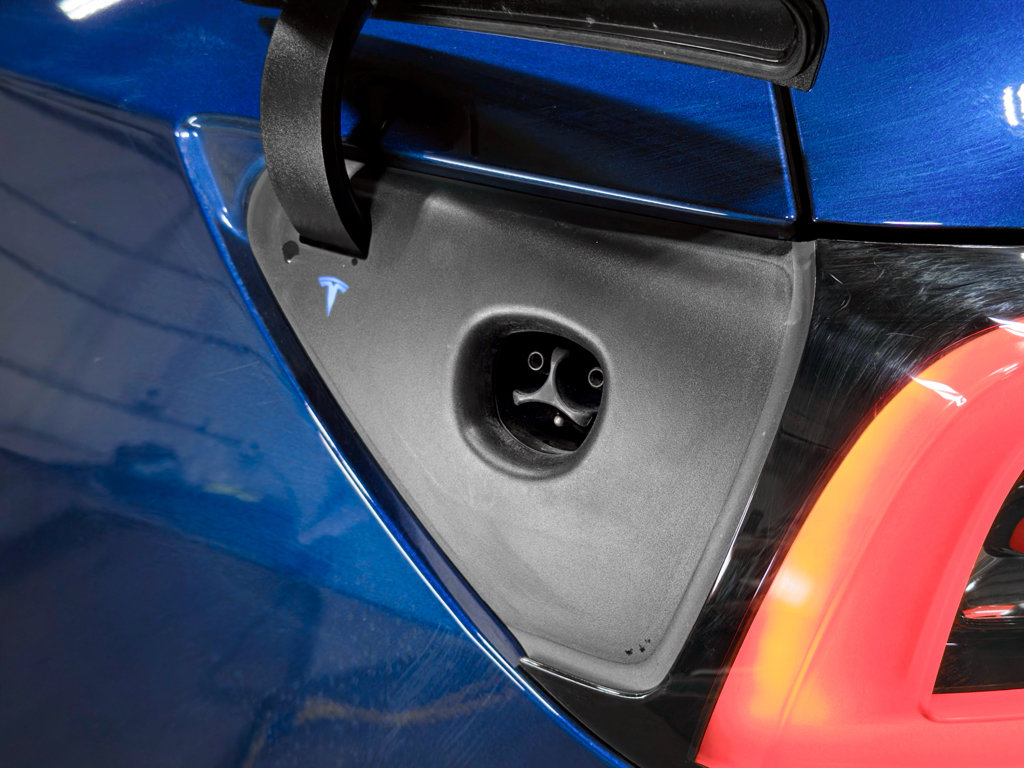 Used 2024 Tesla Model Y Long Range AWD/4WD image 5