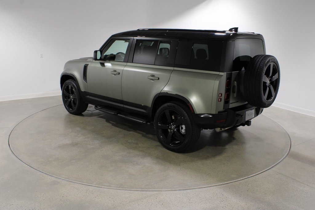 New 2025 Land Rover Defender 110 X-Dynamic SE image 3