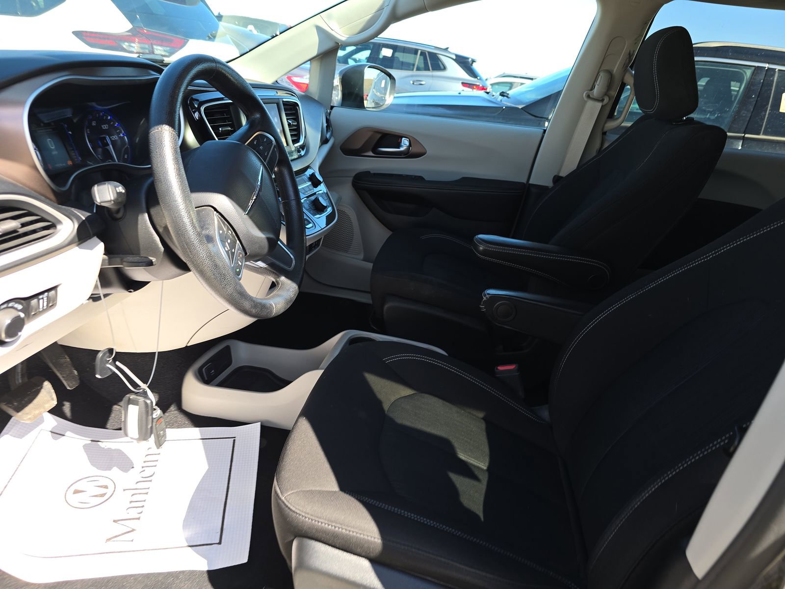 Used 2020 Chrysler Voyager LX FWD image 8